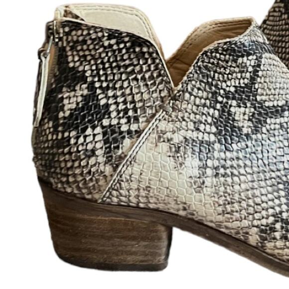 Dolce Vita Women’s Bootie Karsen Back Zip Faux Snakeskin Pointed Toe Size 8M - Picture 7 of 13